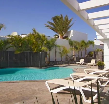 In Puerto Del Carmen Sleeps 8 With Pool And Air Con Vila Puerto del Carmen (Lanzarote)