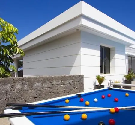 In Puerto Del Carmen Sleeps 8 With Pool And Air Con * Пуерто-дель-Кармен