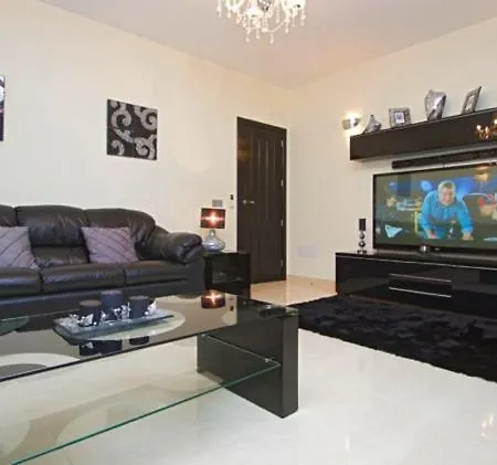 In Puerto Del Carmen Sleeps 8 With Pool And Air Con Vila Puerto del Carmen (Lanzarote)