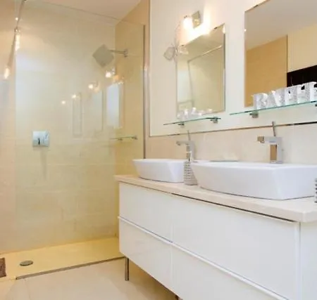 Вілла In Puerto Del Carmen Sleeps 8 With Pool And Air Con *